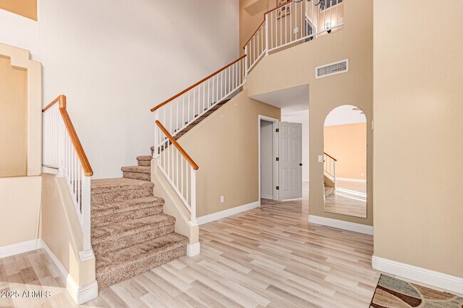 Building Photo - 1110 N Aspen Dr