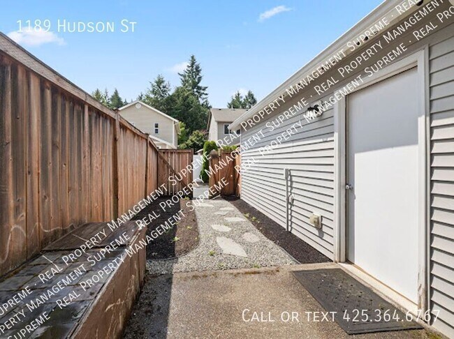 Building Photo - 1189 Hudson St