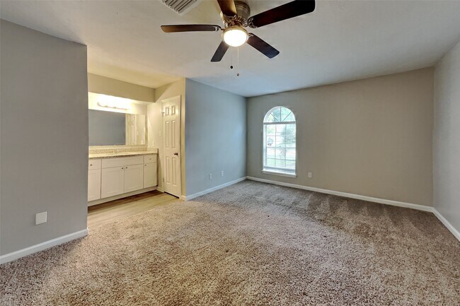 Building Photo - 3007 Birch Creek Dr