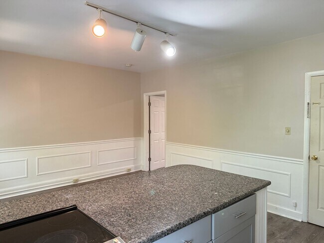 Building Photo - 132 E Lemon St