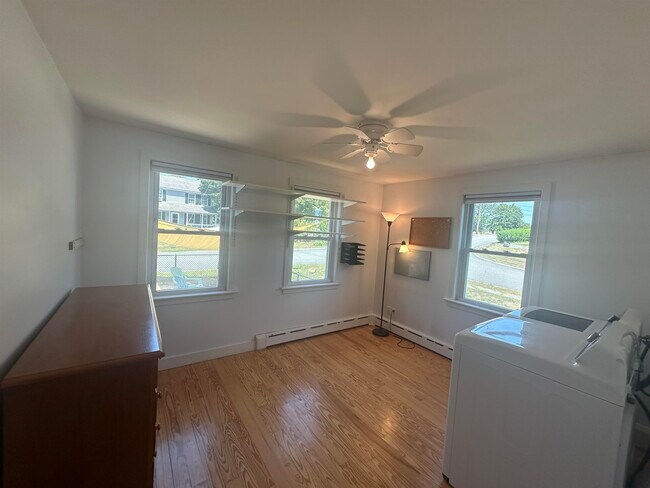 Building Photo - 411 Cutts Ave