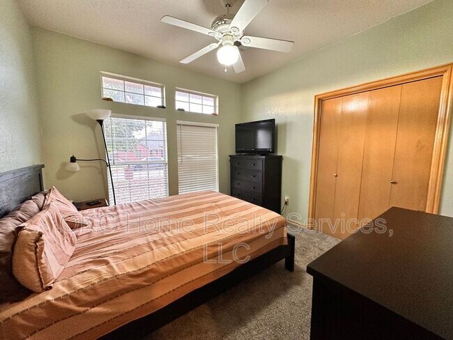 Building Photo - 17316 Valley Crst