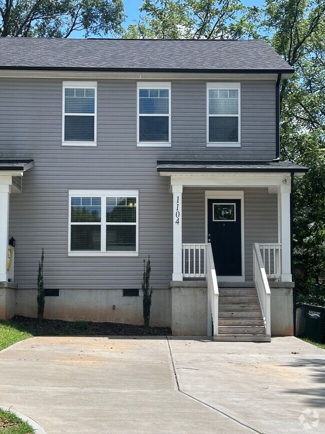 Building Photo - Modern 3BR/2.5BA Duplex – Perfect Location...