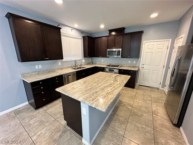 Building Photo - 6459 Twin Harbors Ct