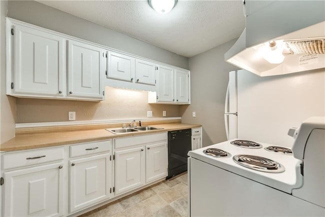 Building Photo - 1300 Northwood Blvd