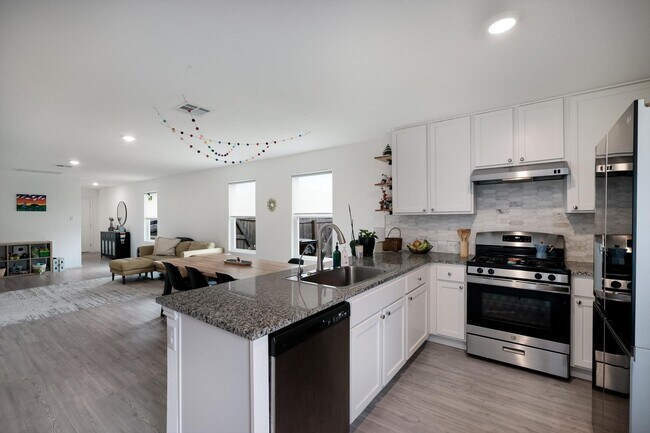 Building Photo - Corner Lot 3/2 in Waterwheel Community