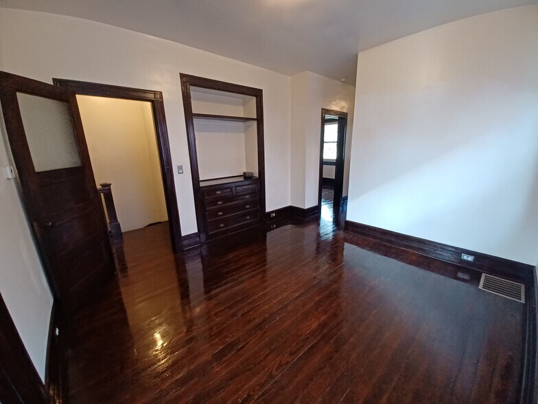 Building Photo - 268 Bond St