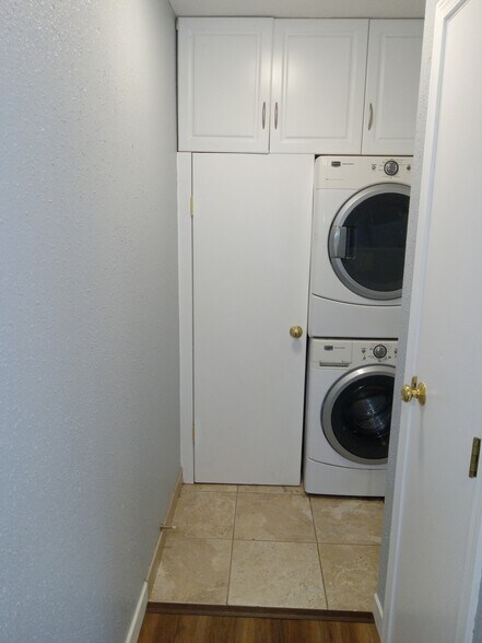 Building Photo - 1934 SE Tenino St