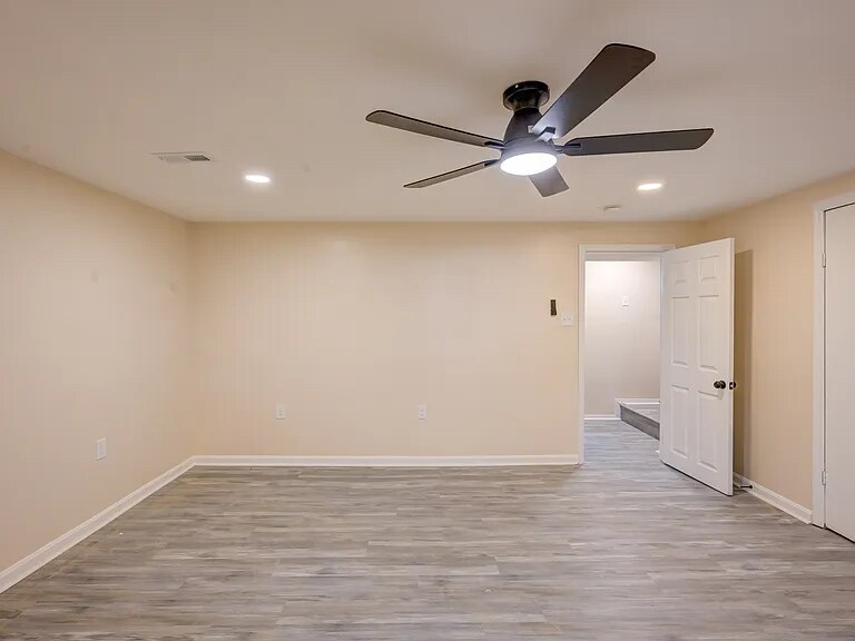 Building Photo - 416 Valiant Cir