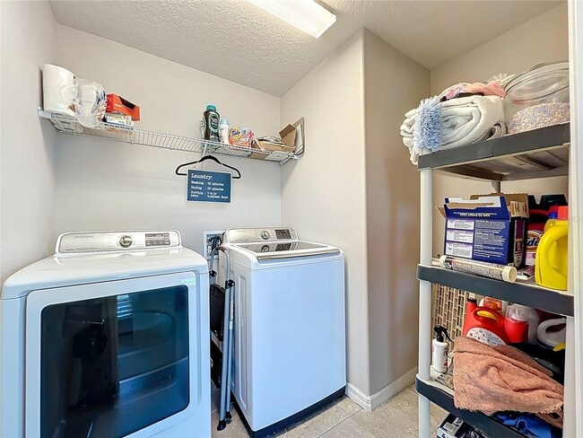 Building Photo - 2381 Rapollo Dr