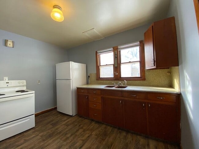 Building Photo - Studio Apartment in Dowagiac