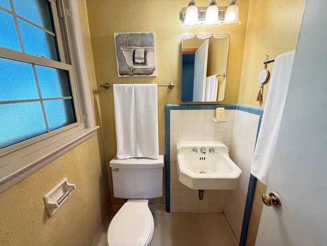Building Photo - Stunning 3 bedroom, 1.5 Bath in Tulsa