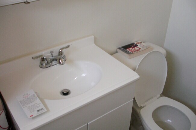 Building Photo - 742 N Garfield Ave