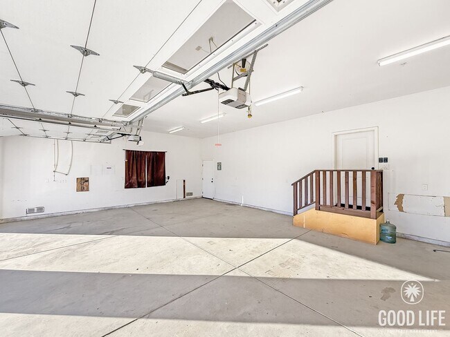 Building Photo - Updated 4BD/3.5BA Rental With 3-Car Garage in Menifee