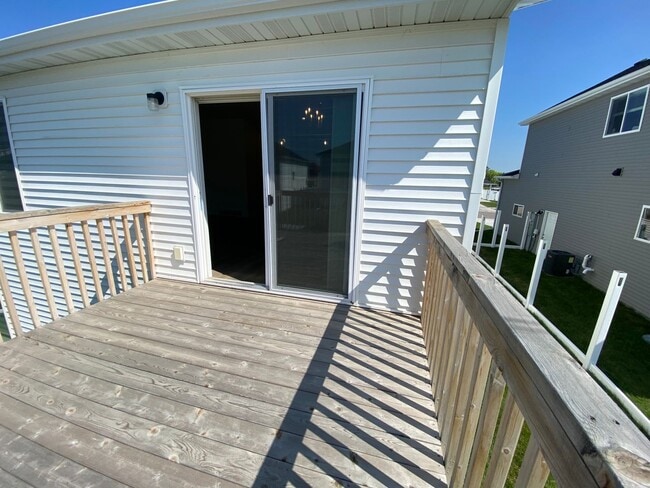 Building Photo - 3 bed, 2.5 bath South Fargo Home For Rent!