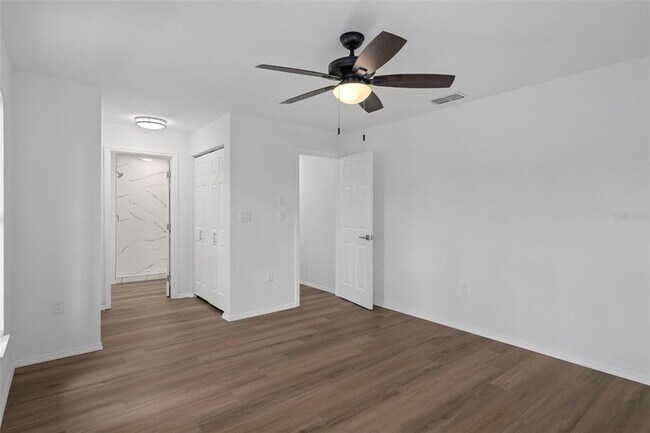 Building Photo - 9910 Island Harbor Dr