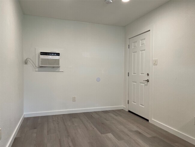 Building Photo - 229 Neyland St