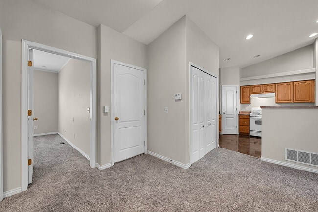 Building Photo - $2,095.00, 3-bed + Bonus room, 2.5 bath, l...