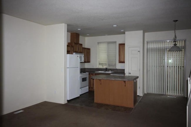 Building Photo - 13102 NE 26th St