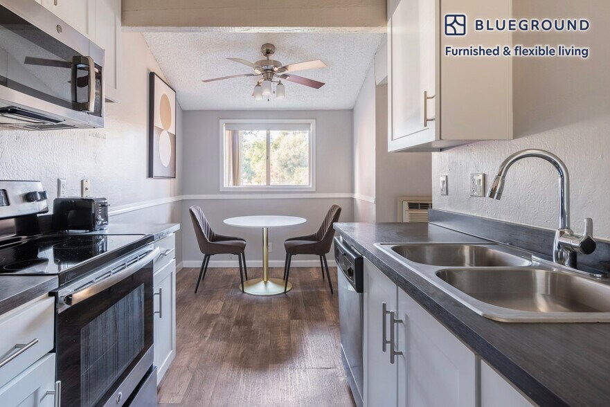 Building Photo - 202 Calvert Dr