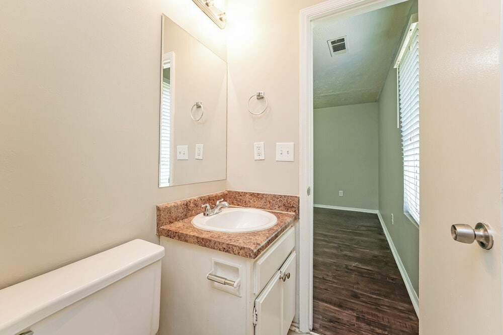 Building Photo - 6198 Creekford Dr