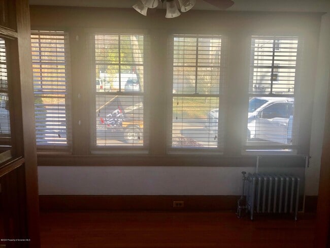 Building Photo - 504 School St