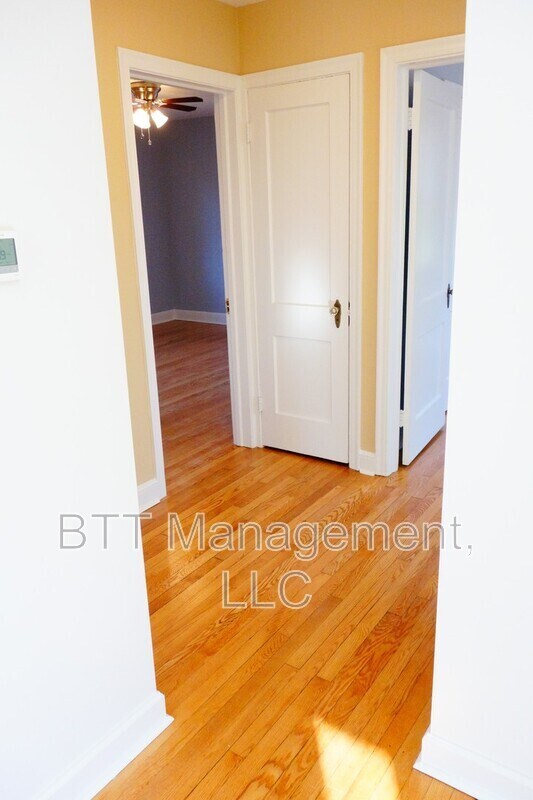 Building Photo - 907 Hudson Ave