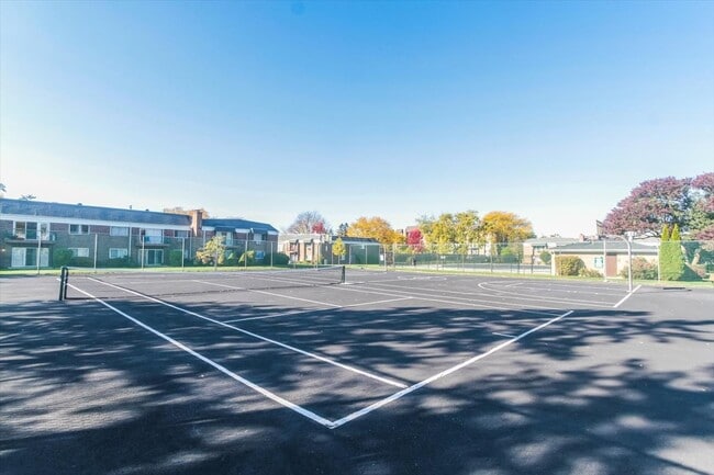 Building Photo - 10373 Dearlove Rd