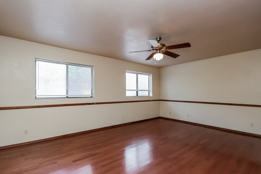 Building Photo - 1226 W Seashore Dr