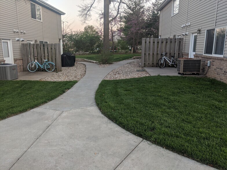 Building Photo - 2401 Stadium Pl