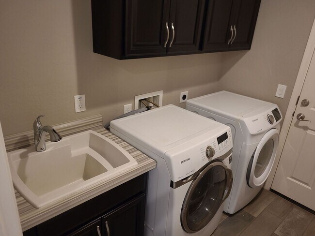 Building Photo - Exceptional Cooley Station Rental: 3-Bed, 2-Bath Home with Office/Den, Gourmet Kitchen, and Commu...