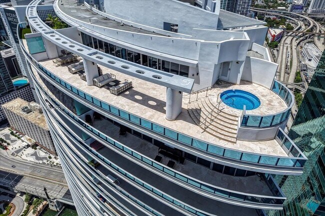 Building Photo - 200 Biscayne Blvd Way