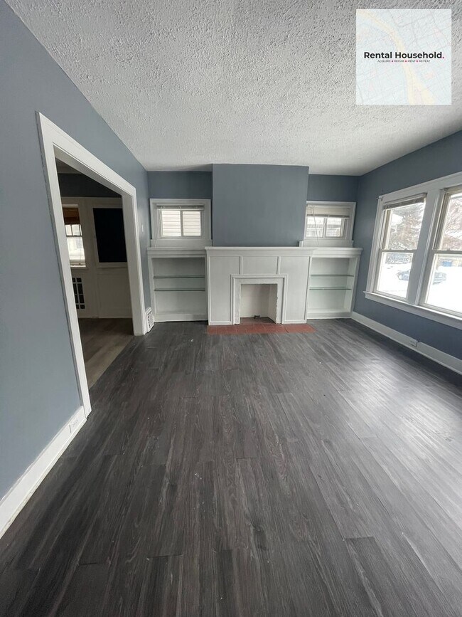 Building Photo - Spacious & Charming Colonial- Almost 1800sqft + Cozy Nooks