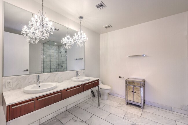 Building Photo - 4471 Dean Martin Dr