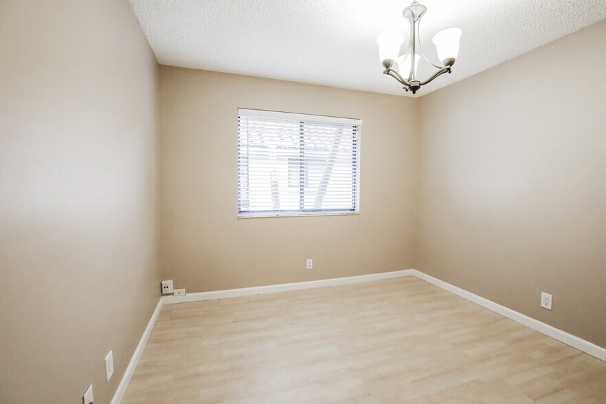 Building Photo - 575 NW 38th Ave