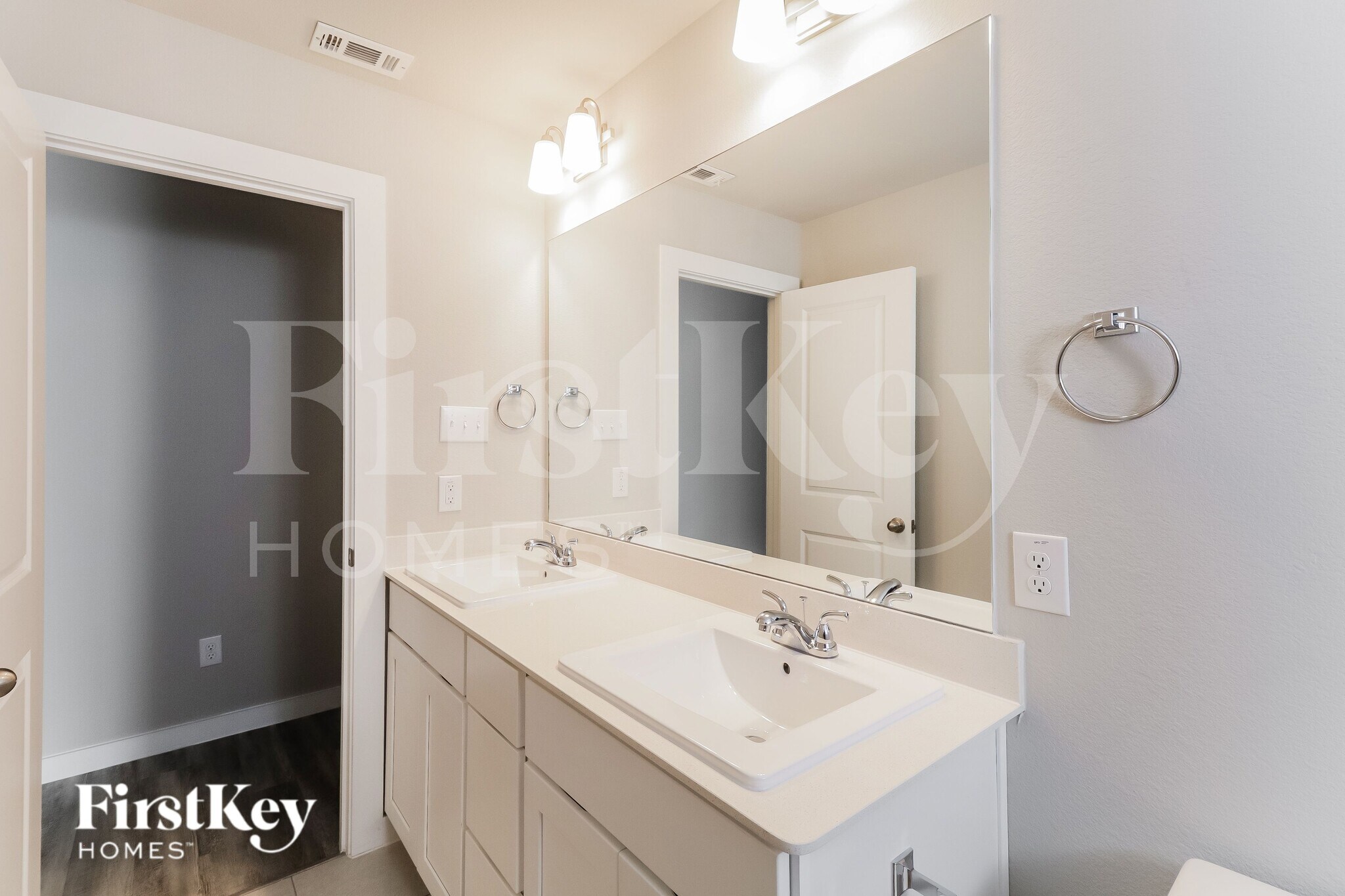 Building Photo - 332 Niki Dr