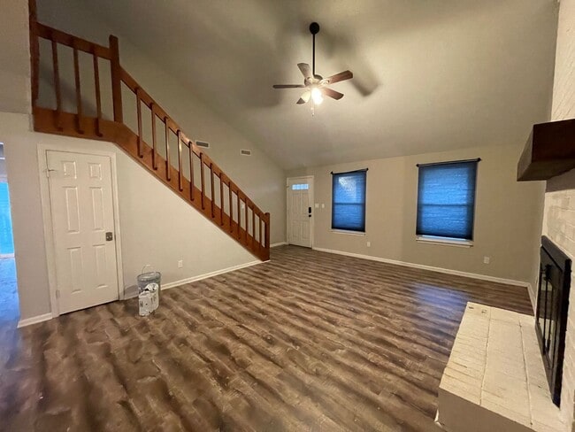 Building Photo - 4 BED / 3 BATH SINGLE FAMILY IN SALEM LAKES!
