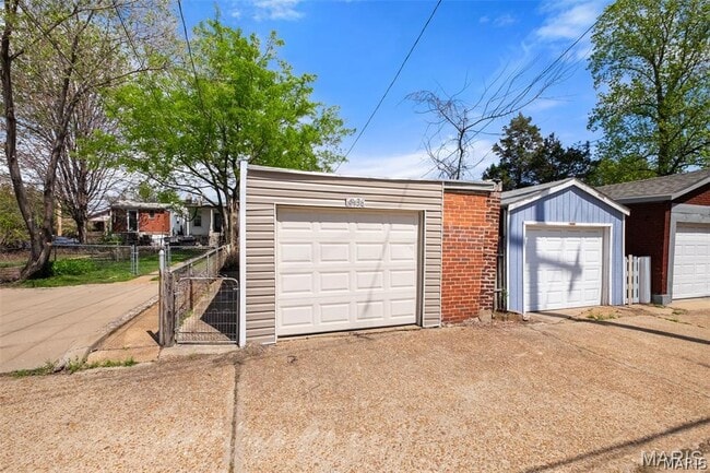 Building Photo - 4936 Shaw Ave