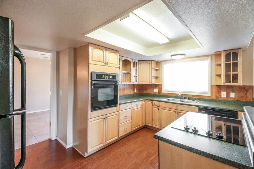 Building Photo - 119 S Cottonwood St