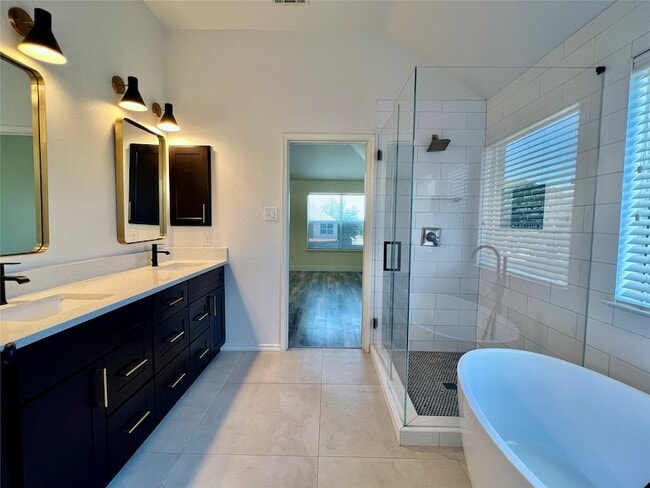 Building Photo - 9705 Hickory St