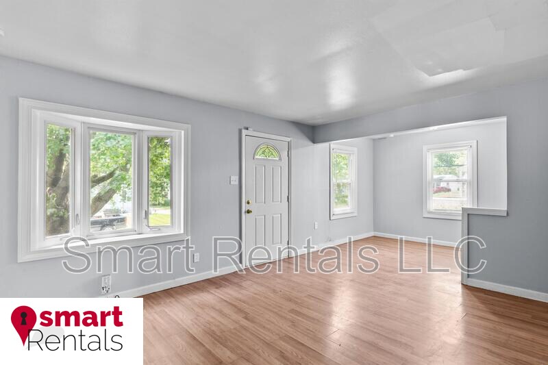 Building Photo - 1210 St Richard Dr