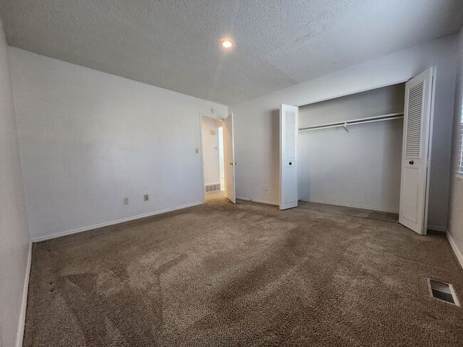 Building Photo - Stunning 3-bedroom, 2-bathroom Condo locat...