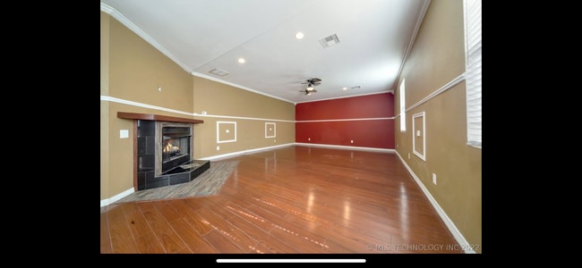 Building Photo - Huge Home Minutes from Downtown Tulsa