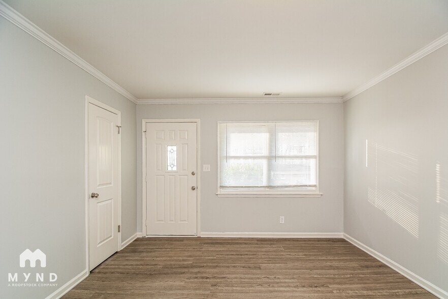 Building Photo - 2301 Charles St