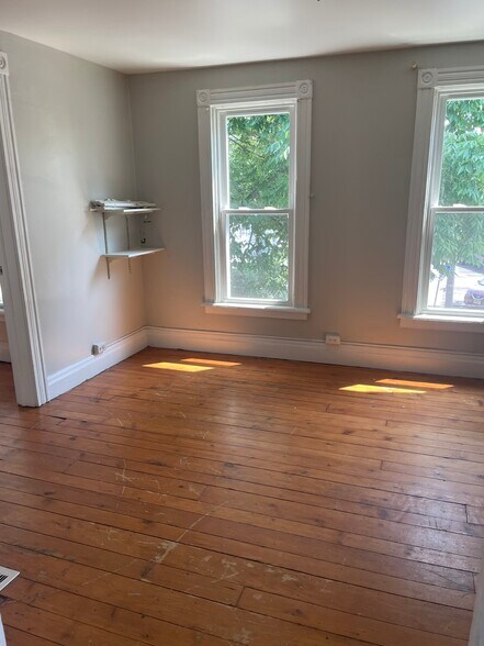 Building Photo - 38 Comfort St