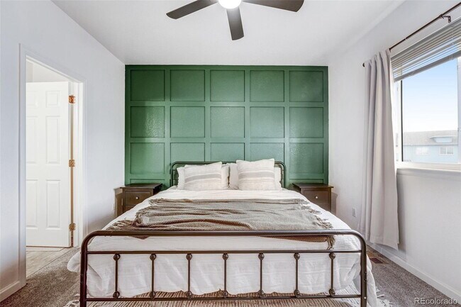 Building Photo - "Charming 2-Bed Townhouse Retreat with 2.5 Baths in Brighton!"