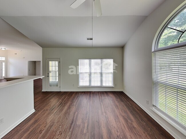 Building Photo - 13424 Planters Row Dr