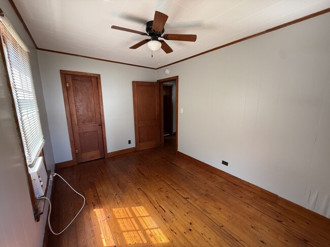 Building Photo - 347 S Cedar St