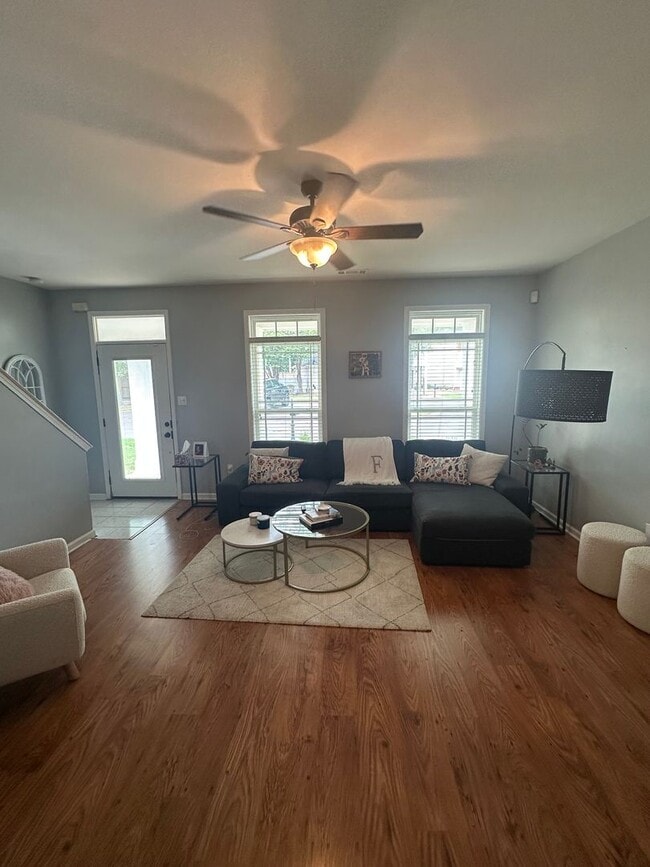 Building Photo - 2BD/2.5BA Home Located in Harbor Town!
