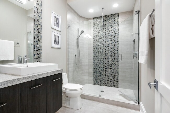 Building Photo - 3211 NE 27th Ave